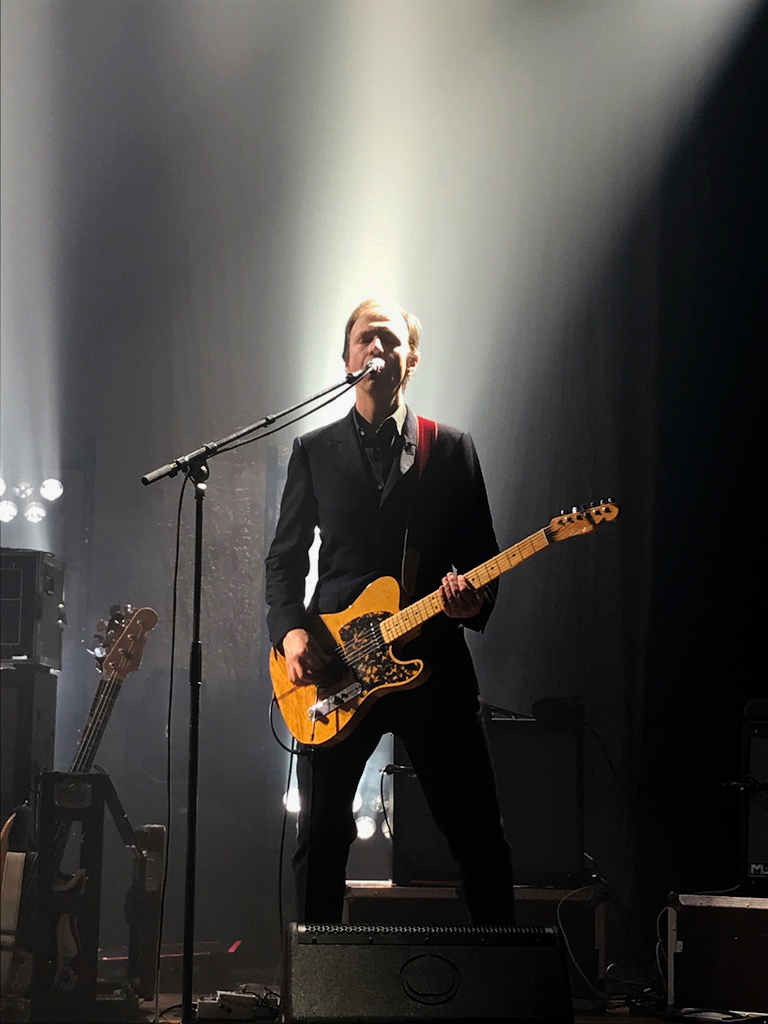 Gitarist Geoffrey Burton